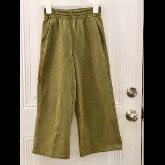 Lululemon High Rise Wide Leg Crop Loungeful Pants Sz 2 - Picture 5 of 12